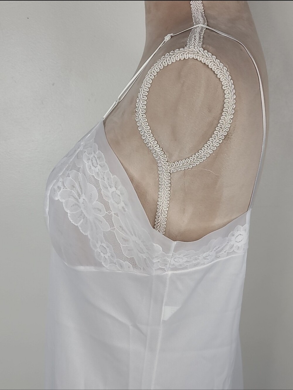 Vintage 70's Vanity Fair Ivory White Nylon Lace Trim 24" Full Slip Dress 38 - Picture 10 of 15